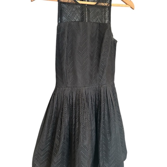 Armani Exchange balloon puff bottom lace top size 2 great used condition - Picture 3 of 14